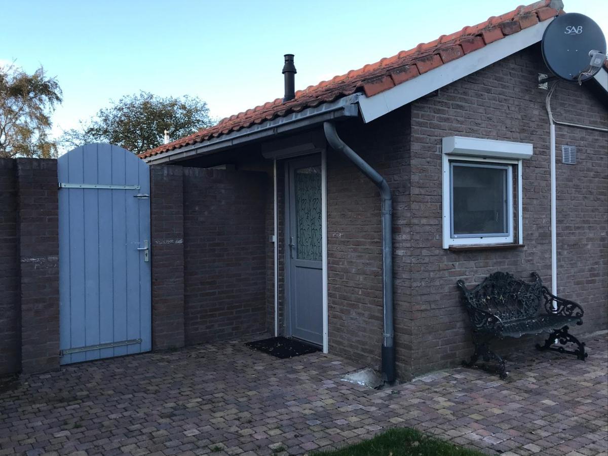 Slapen Bij De Zeeuwse Lala Bed & Breakfast IJzendijke Exterior photo
