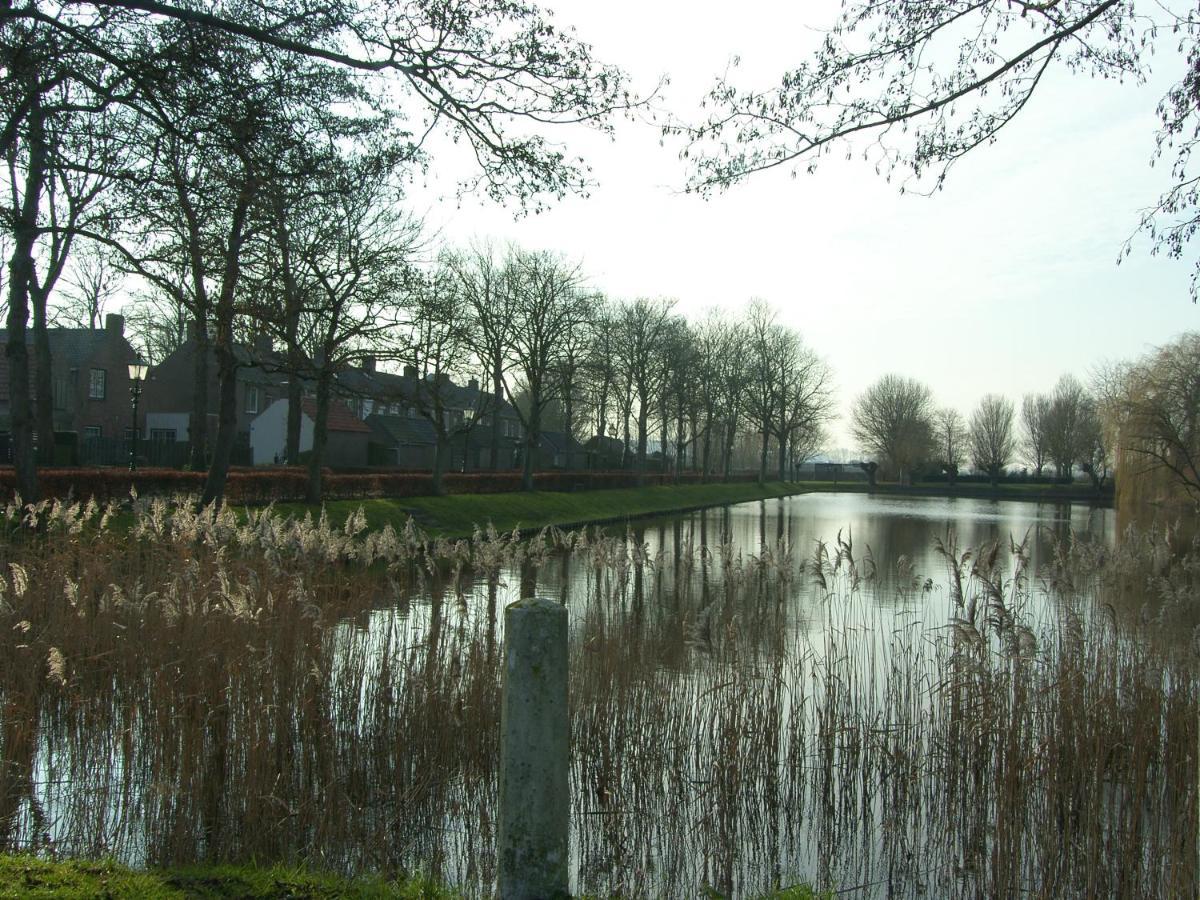 Slapen Bij De Zeeuwse Lala Bed & Breakfast IJzendijke Exterior photo