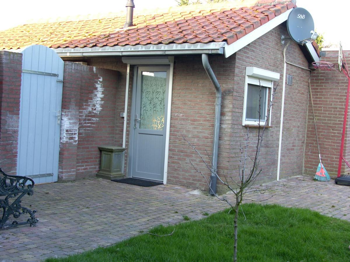 Slapen Bij De Zeeuwse Lala Bed & Breakfast IJzendijke Exterior photo